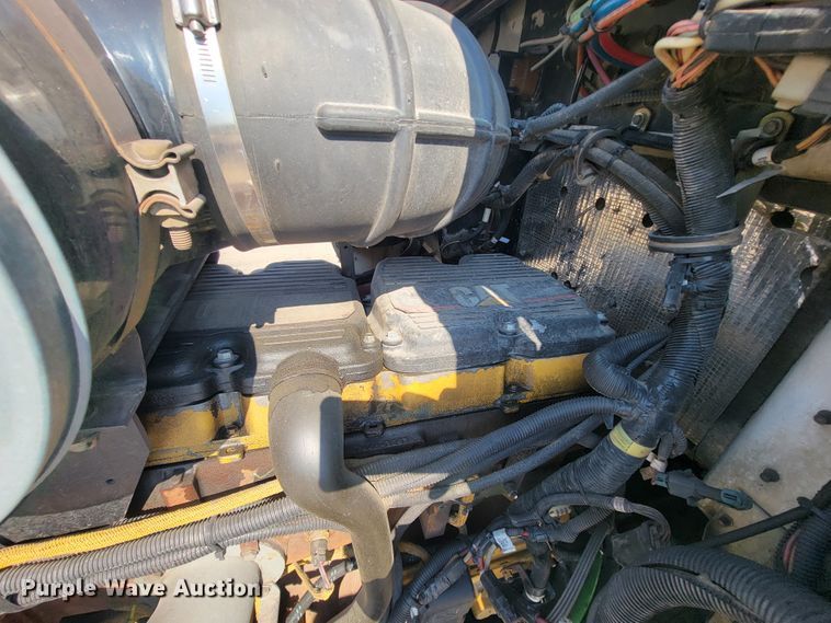 image for item KQ9191 2003 Kenworth T800  semi truck