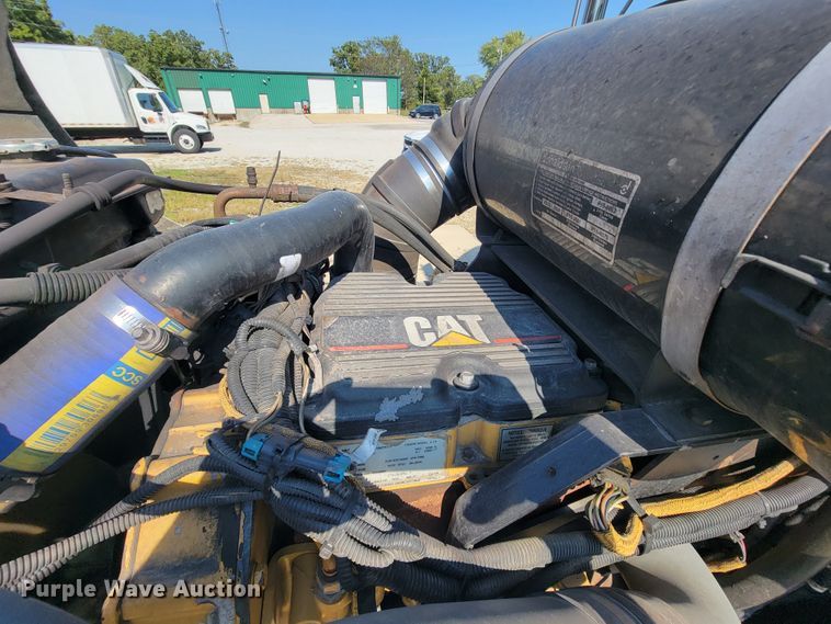 image for item KQ9191 2003 Kenworth T800  semi truck