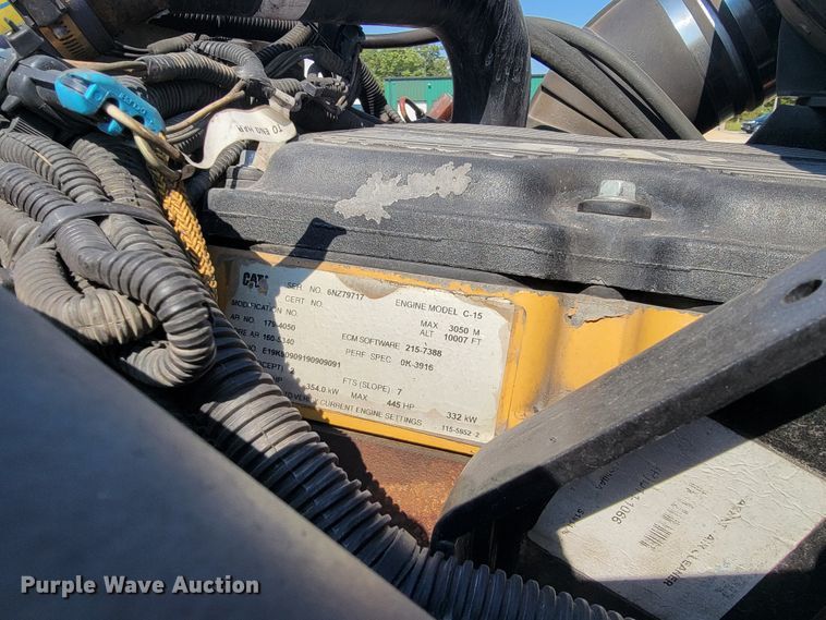 image for item KQ9191 2003 Kenworth T800  semi truck