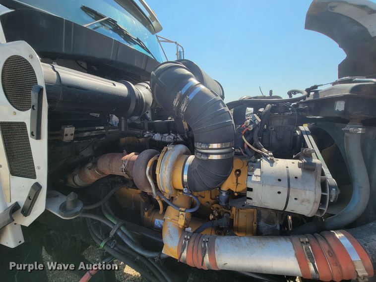 image for item KQ9191 2003 Kenworth T800  semi truck