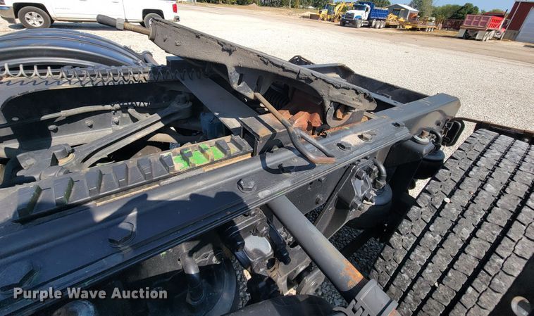 image for item KQ9191 2003 Kenworth T800  semi truck