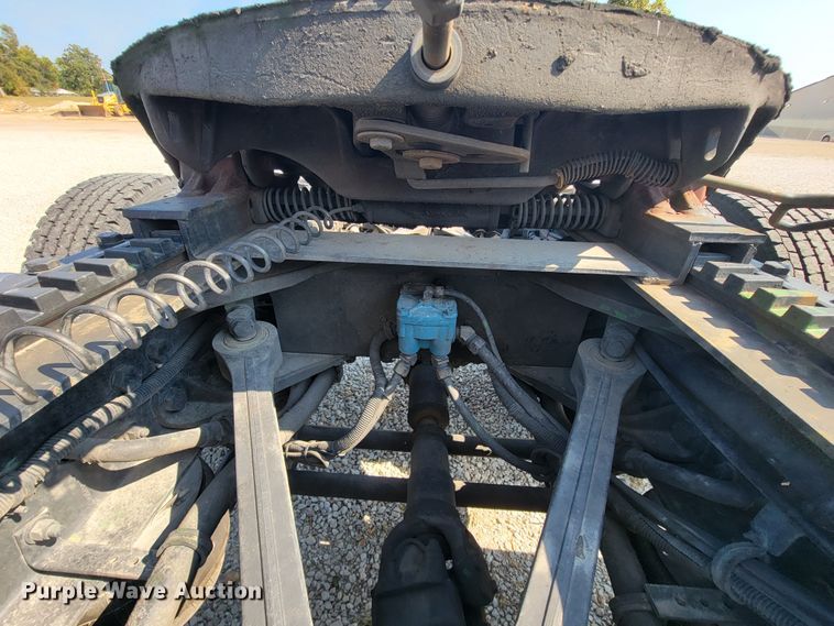 image for item KQ9191 2003 Kenworth T800  semi truck