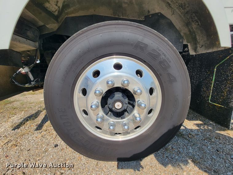 image for item KQ9191 2003 Kenworth T800  semi truck