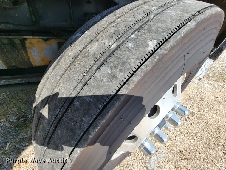 image for item KQ9191 2003 Kenworth T800  semi truck