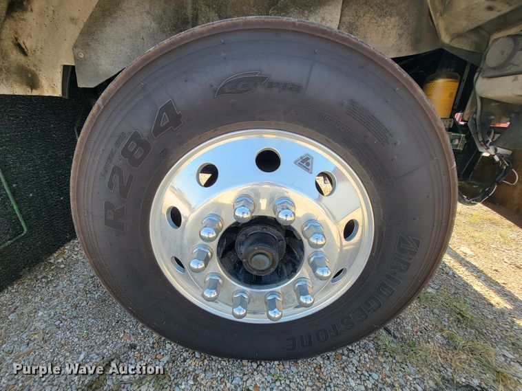 image for item KQ9191 2003 Kenworth T800  semi truck