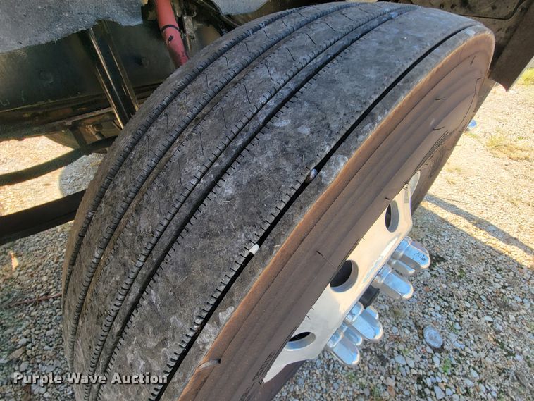 image for item KQ9191 2003 Kenworth T800  semi truck