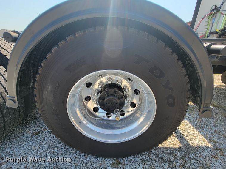 image for item KQ9191 2003 Kenworth T800  semi truck