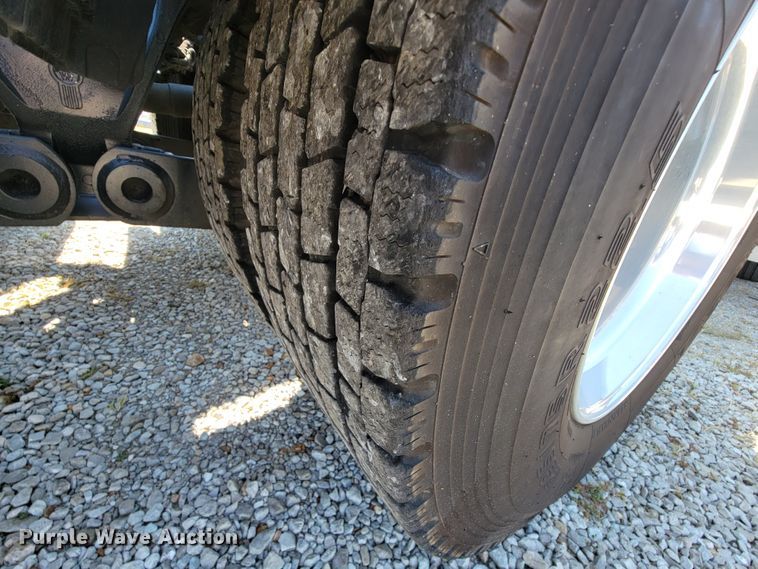 image for item KQ9191 2003 Kenworth T800  semi truck