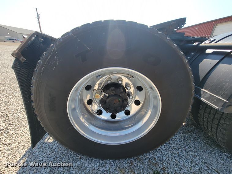 image for item KQ9191 2003 Kenworth T800  semi truck