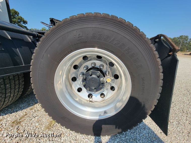 image for item KQ9191 2003 Kenworth T800  semi truck