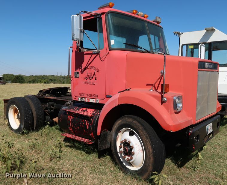 image for item KQ9754 1987 Vovlo White WCS  semi truck