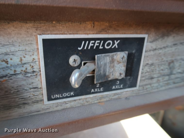 image for item KQ9754 1987 Vovlo White WCS  semi truck