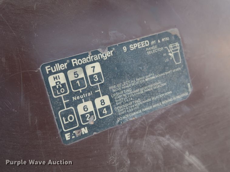 image for item KQ9754 1987 Vovlo White WCS  semi truck