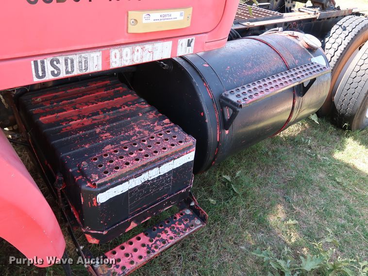 image for item KQ9754 1987 Vovlo White WCS  semi truck