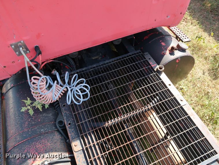 image for item KQ9754 1987 Vovlo White WCS  semi truck