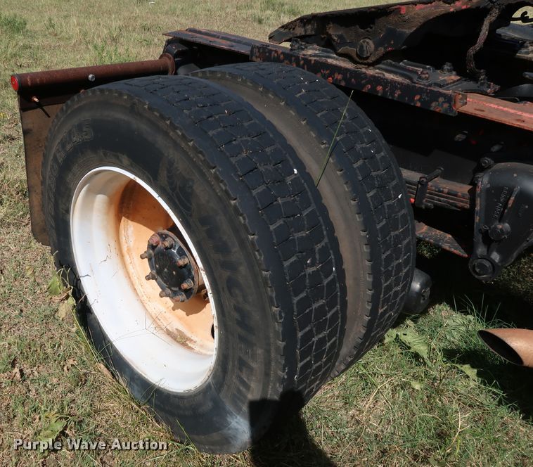 image for item KQ9754 1987 Vovlo White WCS  semi truck