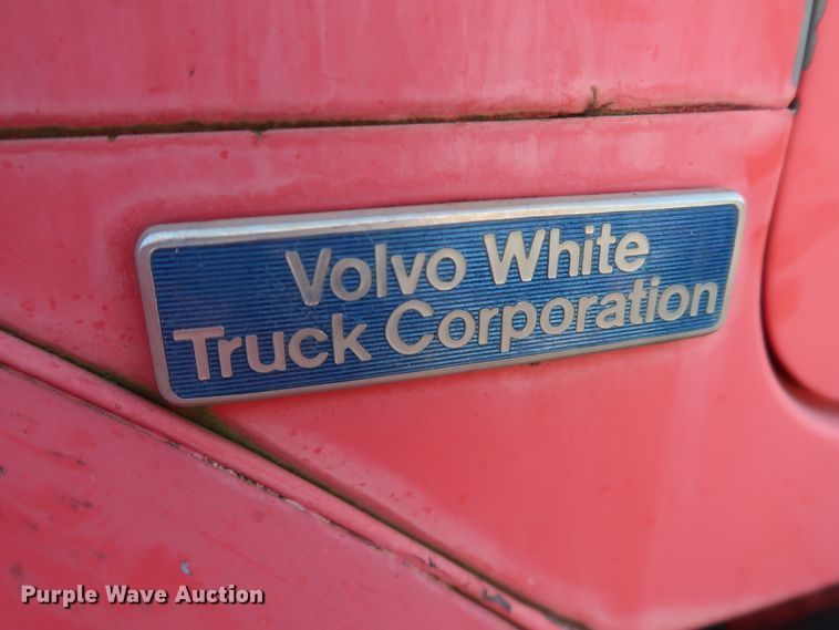 image for item KQ9754 1987 Vovlo White WCS  semi truck