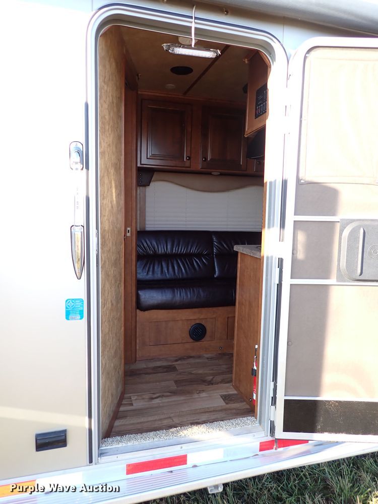 image for item DI5779 2019 Exiss STC6824LQ  livestock trailer