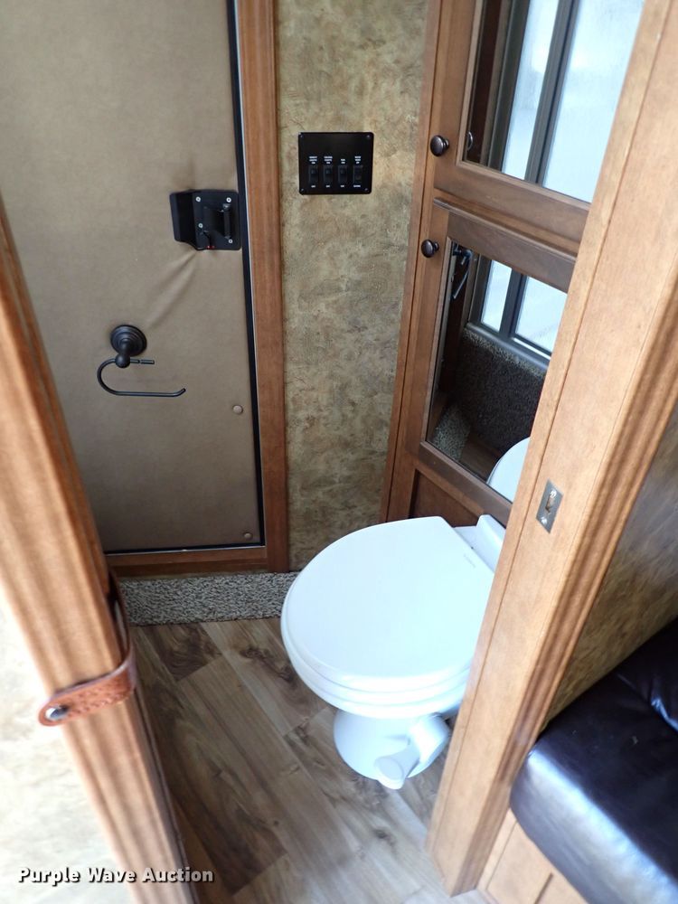 image for item DI5779 2019 Exiss STC6824LQ  livestock trailer