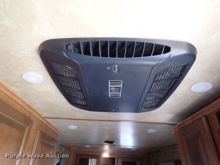 image for item DI5779 2019 Exiss STC6824LQ  livestock trailer