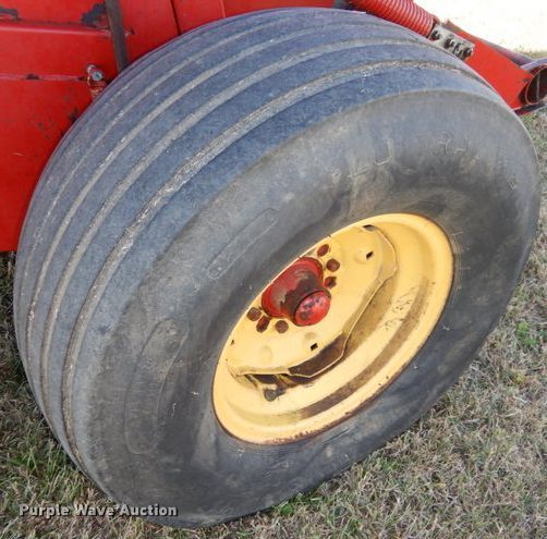 image for item DK1233 New Holland 855  round baler