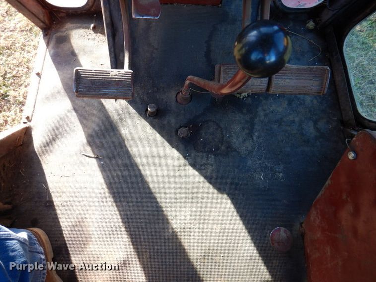 image for item DK1234 1975 Allis Chalmers 7040  tractor