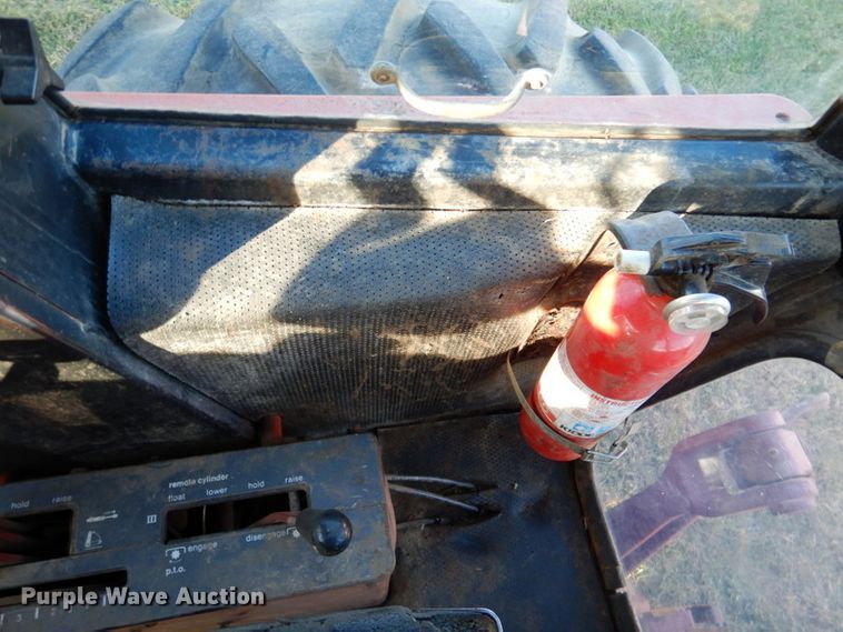 image for item DK1234 1975 Allis Chalmers 7040  tractor