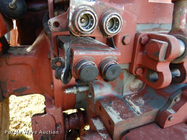 image for item DK1234 1975 Allis Chalmers 7040  tractor