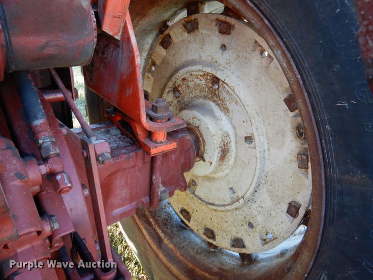 image for item DK1234 1975 Allis Chalmers 7040  tractor