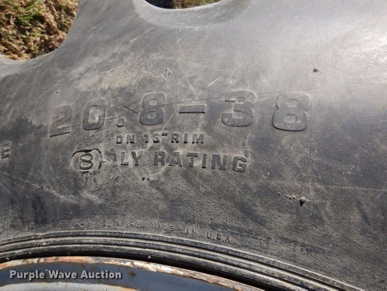 image for item DK1234 1975 Allis Chalmers 7040  tractor