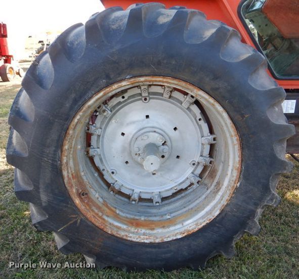 image for item DK1234 1975 Allis Chalmers 7040  tractor