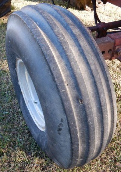 image for item DK1234 1975 Allis Chalmers 7040  tractor