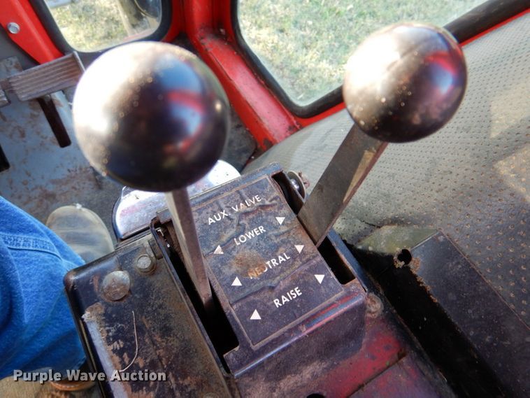 image for item DK1235 1978 Massey Ferguson 1085  tractor