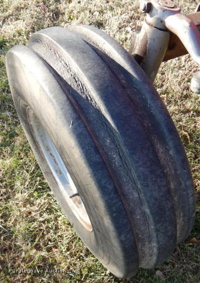 image for item DK1235 1978 Massey Ferguson 1085  tractor