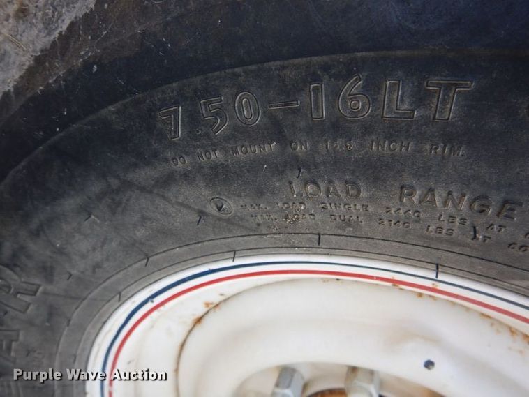 image for item DK1236 1991 Titan  livestock trailer