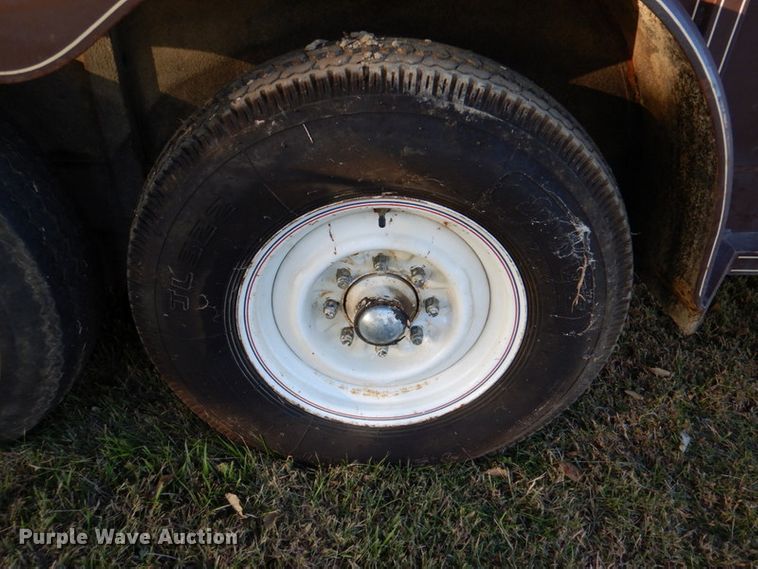 image for item DK1236 1991 Titan  livestock trailer