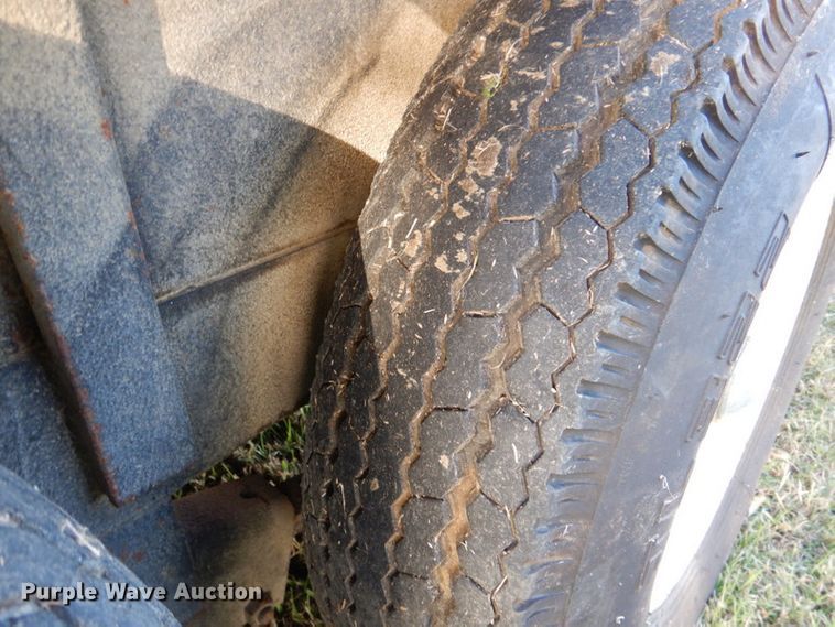 image for item DK1236 1991 Titan  livestock trailer