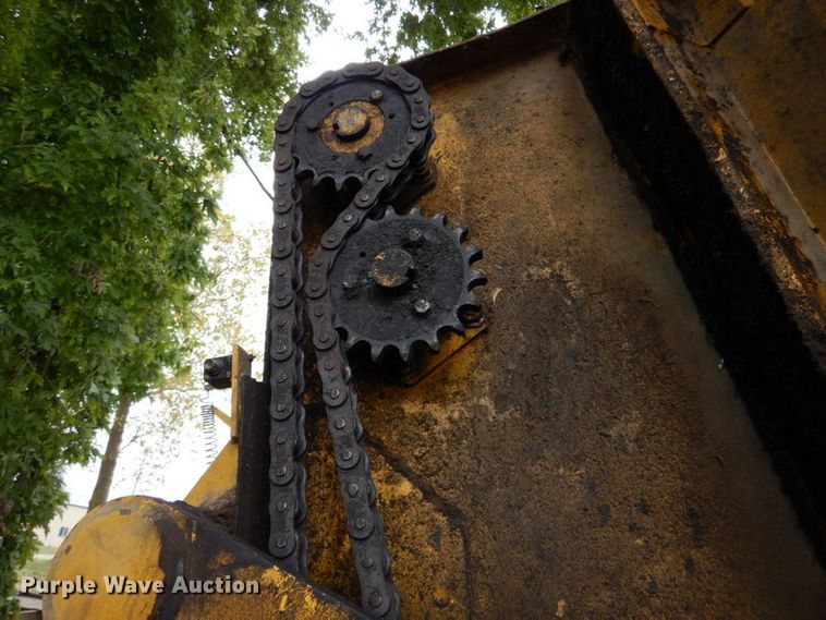 image for item DK1244 1980 Vermeer 605F  round baler