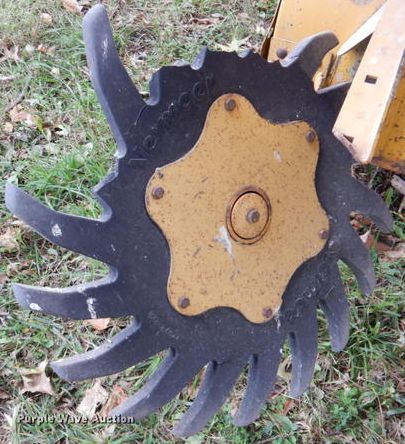 image for item DK1244 1980 Vermeer 605F  round baler