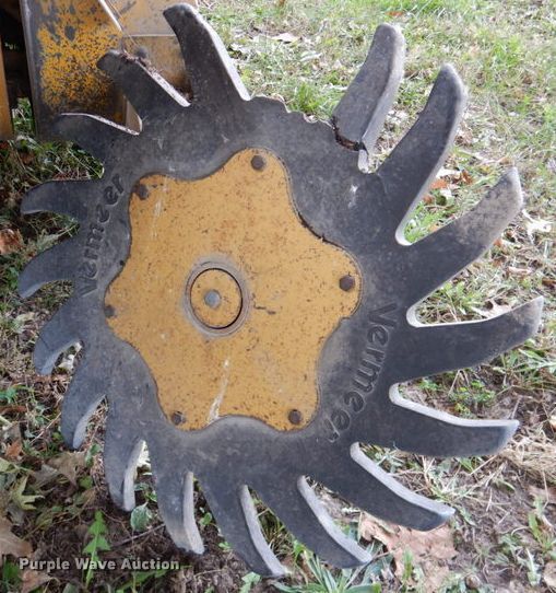 image for item DK1244 1980 Vermeer 605F  round baler