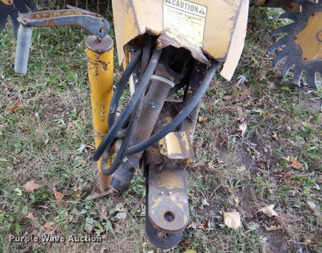 image for item DK1244 1980 Vermeer 605F  round baler