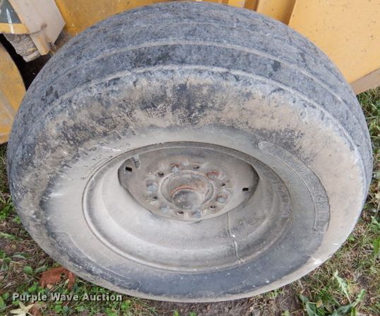 image for item DK1244 1980 Vermeer 605F  round baler