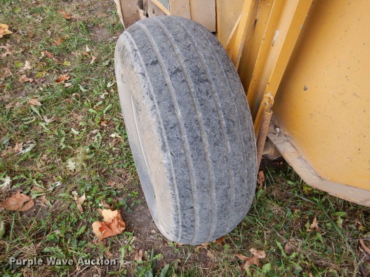 image for item DK1244 1980 Vermeer 605F  round baler