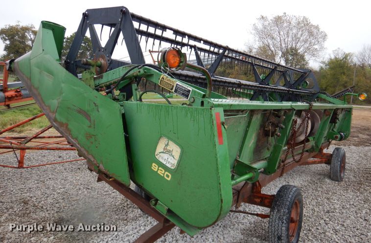image for item DK1257 1993 John Deere 920  flex head