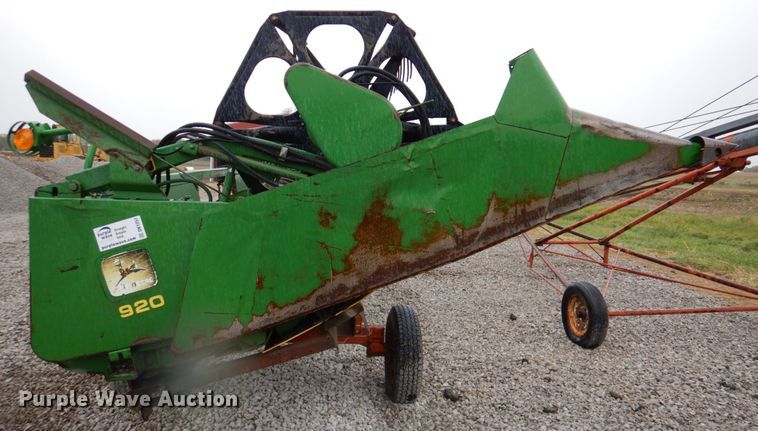 image for item DK1257 1993 John Deere 920  flex head