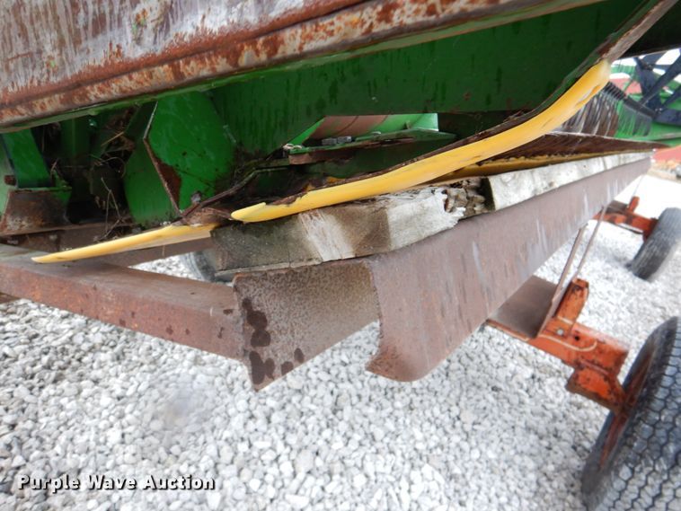 image for item DK1257 1993 John Deere 920  flex head
