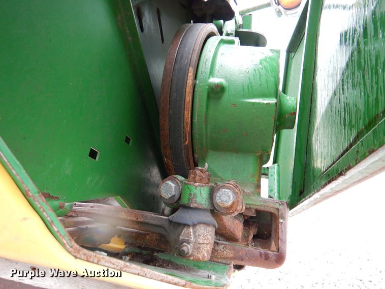 image for item DK1257 1993 John Deere 920  flex head