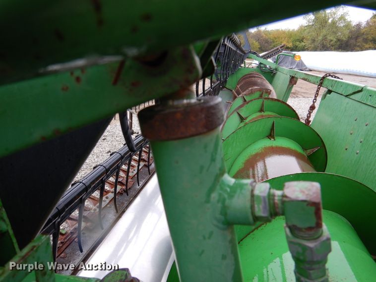 image for item DK1257 1993 John Deere 920  flex head