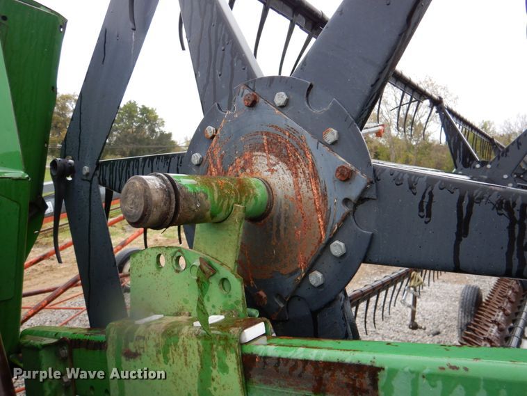image for item DK1257 1993 John Deere 920  flex head