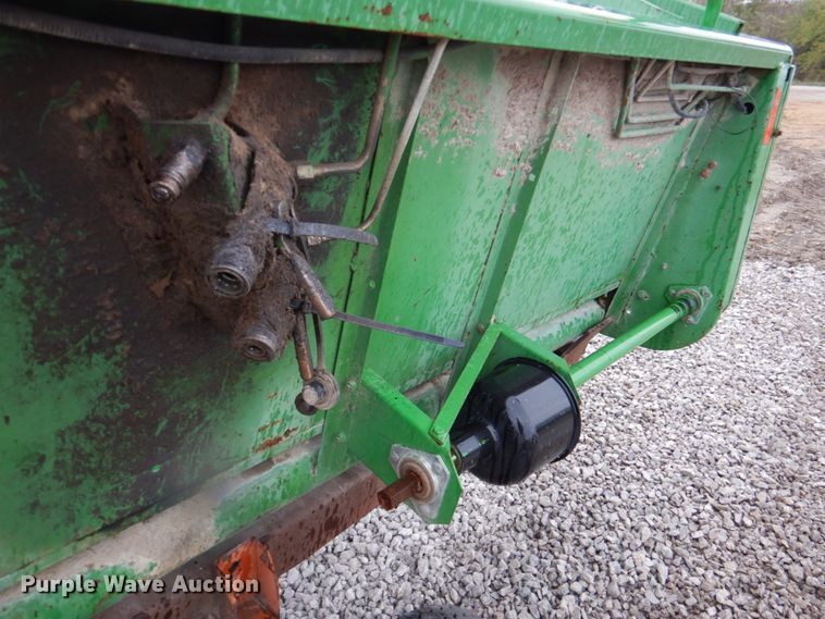 image for item DK1257 1993 John Deere 920  flex head